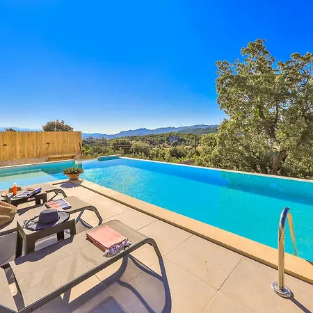 Villa Seral *